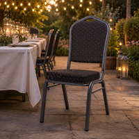 Chaise d'hôtel en métal noir peint, prix d'usine, empilable, couleurs personnalisées, chaises de banquet de mariage en tissu