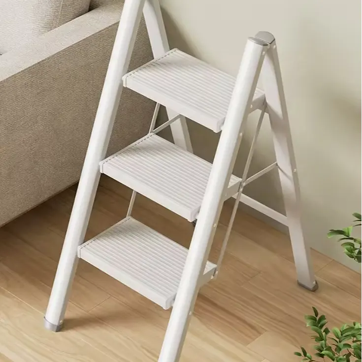 Hete Verkoop Indoor Anti-Slip Stalen Kruk Draagbare Opvouwbare Ladders Voor Thuisgebruik