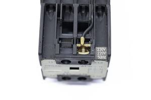 DSKR 110 Spulen-Geschwindigkeitswechsel-Schütz 87545544 220-230V Programmierbarer Controller für Industrieautomation - Product Image 3