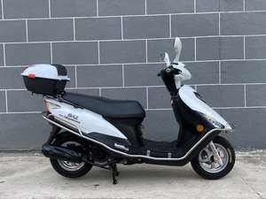 دراجة سوزوكي نبتون 125 الغازية بتصميم أنيق وموفرة للوقود ومتينة وتجربة قيادة مريحة سعة 125 سي سي - Product Image 2