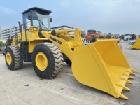 Chargeuse sur pneus Komatsu WA380 d'occasion, type chenillé, moteur d'origine japonais puissant, prix réduit, vente de boîte de vitesses, pompe, roulement