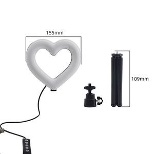 Luz de Escritorio Portátil con Clip en Forma de Corazón de 6 Pulgadas, Luz para Selfies, Tres Modos, Mini Anillo de Luz LED RGB en Forma de Corazón - Product Image 1