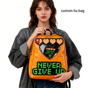 Sac à dos en cuir PU orange sur le thème des jeux rétro, personnalisé avec un cœur de pixel, pour les joueurs - Product Image 3