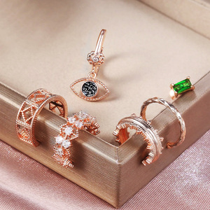 Boucles d'oreilles manchette à clous en cristal pour femme, style cartilage, accessoires minimalistes pour usage quotidien - Product Image 1