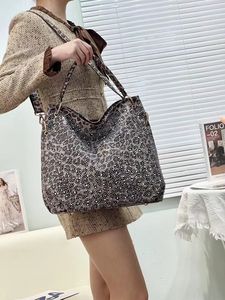 2025 Luxurious High-End Women's <b>Large</b> Capacity Diamond Embossed Tote <b>Bag</b> <b>Crossbody</b> PU Lining Zipper Closure Shoulder <b>Bag</b> - Product Image 2