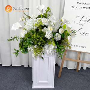 Arrangement floral artificiel de style forêt naturelle, blanc et vert mélangés, pour mariage en extérieur, baby shower - Product Image 1