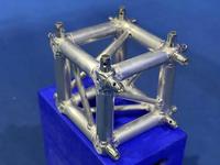 Connecteur d'angle en aluminium six voies certifié TUV pour treillis de scène, idéal pour les présentoirs triangulaires et carrés
