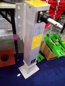 Ascenseur hydraulique à deux étages, capacité 40T, train d'atterrissage interne caché pour le soudage de semi-remorques, aluminium, plastique et acier. - Product Image 5