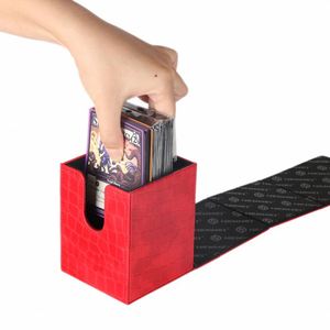 Boîte à cartes en cuir PU carrée avec logo en relief, étui portable pour cartes de collection pour jeux de société et divertissement - Product Image 2