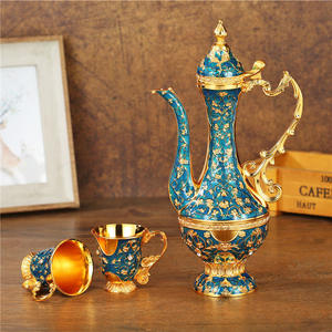 Set da Vino in Lega di Zinco con Brocca e Bicchieri, Regalo di Nozze, Teiera e Vassoio in Metallo di Lusso - Product Image 3