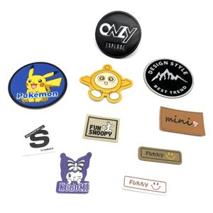 高品質洗えるカスタムサイズカスタムロゴデボス縫い本物のタグジーンズPVCパッチラベルデジタル印刷衣服用 - Product Image 5