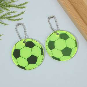 Llavero Reflectante de PVC con Colgante de Balón de Fútbol Uionen, Señal de Advertencia de Seguridad Nocturna, Accesorio Reflectante para Ciclismo - Product Image 2