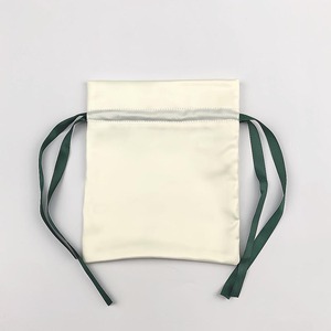 Bolsa de Regalo Pequeña de Satén Blanco Crema al por Mayor con Cinta Gris, Bolsa de Seda Personalizada con Logotipo para Joyería/Perfume, MOQ Bajo - Product Image 3