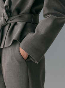 Blazer Elegante de Lana Gris Sólido Transpirable con Cinturón Ajustable y Corte Corto para Mujer, Ideal para Oficina - Nueva Colección 2025 - Product Image 6