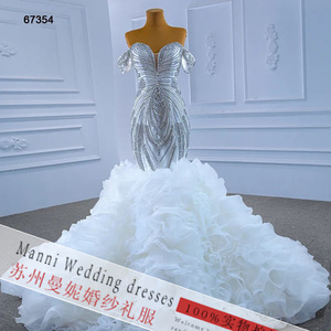 S0502L Nouvelle Robe de Mariée Élégante et Ajustée à Une Épaule, Ornée de Perles et de Traîne Argentée, Collection 2026 - Product Image 3