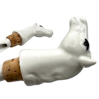 Vente en gros d'ustensiles de bar décoratifs faits à la main bec verseur de vin de boissons bouchon de bouteille en céramique tête de cheval blanc en liège verseur de bouteille de vin