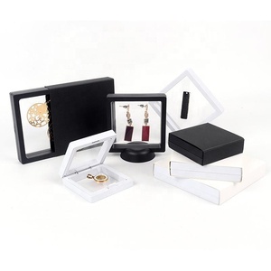 กล่องอะคริลิคใสแบบแขวนสำหรับโชว์เครื่องประดับ 3 มิติ พร้อมปลอกเลื่อน - Product Image 1