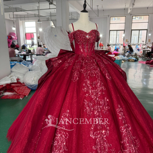 Xs314 Vestido de Gala Moderno con Tirantes Finos, Escote Corazón, Lentejuelas con Diseño Barroco, Color Borgoña, Largo hasta el Suelo, Cola Capilla y Espalda Descubierta - Product Image 2