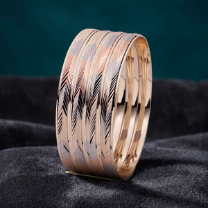 Brazaletes modernos rellenos de oro de 3 tonos al por mayor, brazaletes chapados en oro de varios tonos, juego de brazaletes de moda, juego de brazaletes de latón de tres colores. - Product Image 4