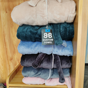 Pigiama per <span class=keywords><strong>Bambini</strong></span> in Flanella con Bordo Bianco, Accappatoio Lungo da Hotel con Risvolto, Logo Ricamato Personalizzato - Product Image 4