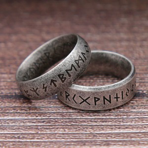 Yunnique – bague pour hommes avec lettres vikings, en acier inoxydable, avec runes nordiques, bague à la mode, cadeau pour hommes - Product Image 3