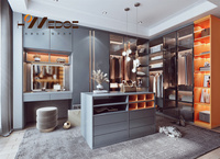 Chambre de luxe simple, moderne, écologique, dressing de grande capacité avec miroir d'habillage et porte en contreplaqué pour hôtel