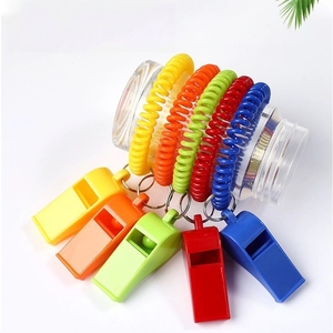 Sifflets en plastique en gros, multicolores, avec bracelet à ressort, pour l'entraînement sportif, le camping et les jeux de fête - Product Image 2