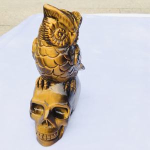 Groothandel Hoge Kwaliteit Crystal <span class=keywords><strong>Tiger</strong></span> <span class=keywords><strong>Eye</strong></span> Schedels Met Papegaai Kristal Unieke Carving Tijgeroog Standbeeld Voor Decoratie - Product Image 4