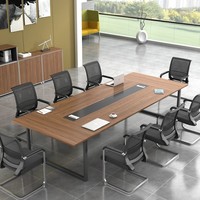 Table de réunion moderne et durable pour 10 à 20 personnes, avec panneau en bois et structure métallique, idéale pour les grandes salles de conférence