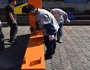 رافعة جسرية كهربائية صغيرة بسعر المصنع مع إطارات مطاطية، رافعة شبه جسرية محمولة للورش - Product Image 3