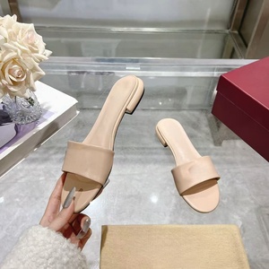 Sandalias planas color nude, sexys y elegantes de alta calidad. Con diseño transpirable y antideslizante. Sandalias de tacón de estilo de diseñador a la moda - Product Image 2