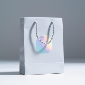 <span class=keywords><strong>Sac</strong></span> cadeau de luxe en papier blanc personnalisé avec logo - Design hexagonal doré holographique - Recyclable - Vente en gros - Product Image 1