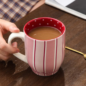 Regalo de Taza de cerámica a rayas artísticas rojas para mamá - Product Image 1