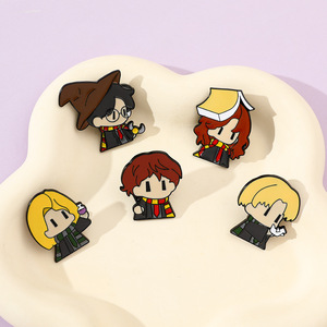 Sming Pins Magic Cartoon Movie Esmalte Pin Amarillo y Rojo Bufanda Wizard Metal Solapa Insignia <span class=keywords><strong>Academia</strong></span> Aleación Broche - Product Image 2