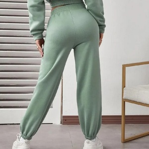 ชุดเซ็ตเสื้อครอปฮู้ดดี้และกางเกงขายาวสำหรับผู้หญิง พิมพ์โลโก้ได้ คุณภาพสูง สีพื้น ผ้าหนา ชุดวอร์มสำหรับวิ่งออกกำลังกาย - Product Image 2