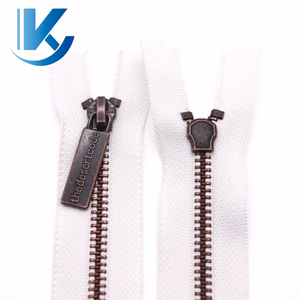 Cerniera in metallo di <span class=keywords><strong>rame</strong></span> <span class=keywords><strong>rosso</strong></span> su misura 5 # in ottone per <span class=keywords><strong>abbigliamento</strong></span> da donna e giacca da uomo con cerniera personalizzata - Product Image 1