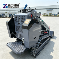 Skid Steer Loader Dengan Bucket dan Garpu untuk Operasi Pemuatan dan Pembongkaran Gudang