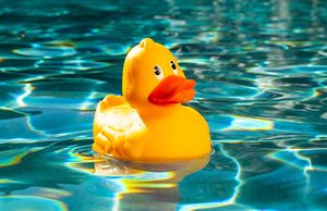 Satisfacción garantizada Dispensador de cloro para piscina flotante pequeño y compacto Herramienta de limpieza y accesorio fáciles de usar - Product Image 5