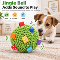 Jouet interactif pour chien avec clochette, surface texturée et languettes en tissu colorées