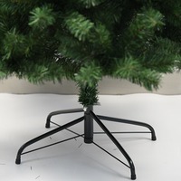PVC Künstlicher Weihnachtsbaum mit Metallständer in voller Größe mit spitzer Spitze, freistehend für Hotel- und Einkaufszentrum-Dekoration.