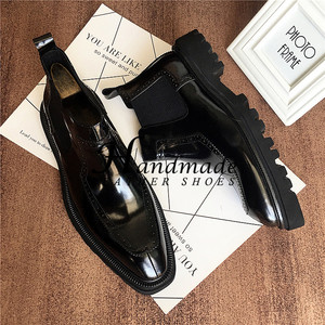 Zapatos de cuero de caña alta con suela gruesa, con exquisitos grabados, botas estilo británico Martin y botas Chelsea. - Product Image 1