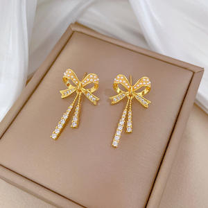 Yeni Gelen Lüks Fiyonk Şeklinde Püsküllü Kolye Küpe Setleri Romantik Beyaz Zirkon İşlemeli 2 Parça Kadınlar İçin Set - Product Image 5