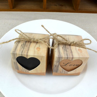 Boîte à bonbons en papier rétro en cuir de vachette avec boîte cadeau en forme de cœur ajourée pour les friandises, boîte à sachets de thé pour les bonbons et les collations