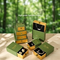 Boîte d'emballage de luxe écologique et biodégradable pour bijoux, avec intérieur en éponge verte, estampage à chaud doré, logo personnalisé, pour bagues haut de gamme