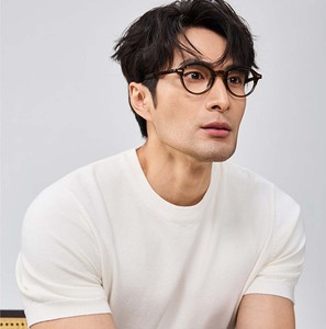 T-shirt décontracté pour homme à col semi-montant, manches courtes, perlé, respirant, anti-humidité, rafraîchissant, couleur unie, en polyester et soie glacée, OEM - Product Image 1