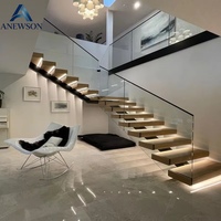 Escalier à poutres carrées moderne et durable avec garde-corps en verre pour la décoration intérieure d'appartement