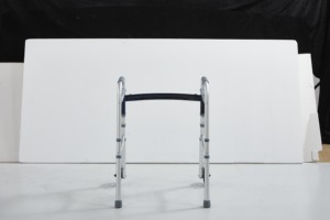 Déambulateur pliable en aluminium léger pour personnes âgées, nouveau modèle, avec deux roues avant - Product Image 4