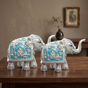 Figurine d'éléphant moderne de luxe plaquée argent, faite à la main, avec émail or et bleu, décoration d'intérieur, objet décoratif pour Diwali - Product Image 1