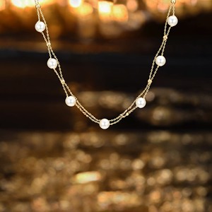 Collier double rang en fausses perles pour femme, chaîne en or 18 carats, perles rondes blanches de qualité AAA, style ras-de-cou pour usage quotidien - Product Image 1