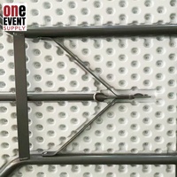 Table d'événement extérieure commerciale en PEHD de 2,4 m avec pieds en fer pliables, étanche et durable, design industriel